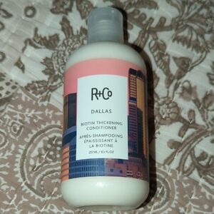 R+Co Dallas Biotin Thickening Conditioner